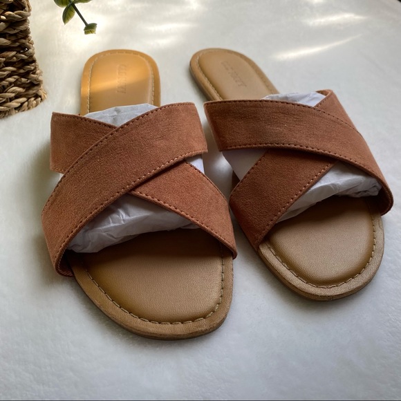 Old Navy Faux-Suede Cross-Strap Slide Sandal - Picture 3 of 6
